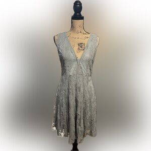 Wish List Dress Lace Over Lay Midi Lined Size M Sage Sheer Back Fitted